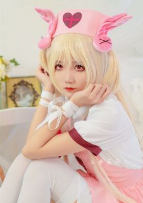 日日弄天天弄美女bbbb_DVD在线观看高清